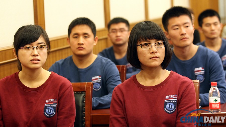 第二批六名潜航员学员正式亮相 包括2名女性
