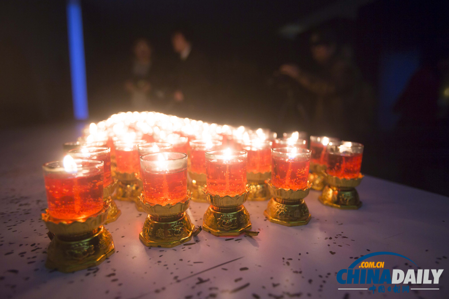 “为南京大屠杀遇难者守灵仪式暨和平烛光祭”在南京举行