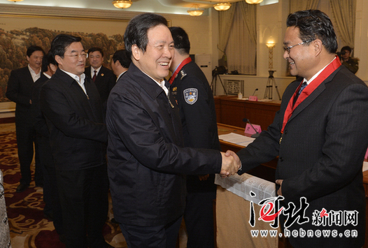 河北省领导会见第八届全国公务员双先代表 周本顺作讲话