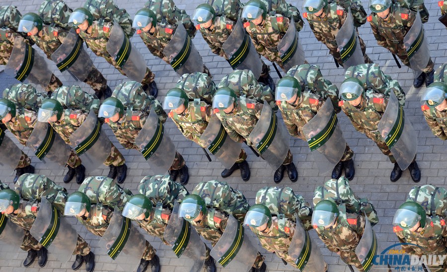 南京武警官兵综合演练迎新年