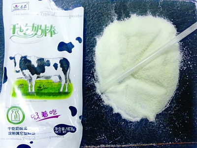 暗访校门口另类零食像“白粉”似“手雷”堪忧