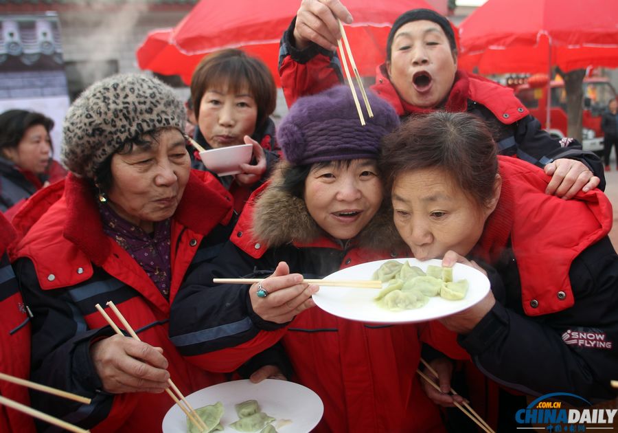 北京大兴举行“千人饺子宴”迎小年