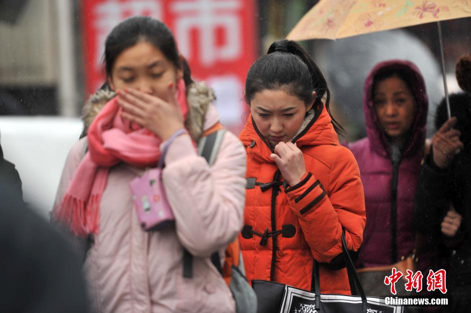 中戏艺考初试 考生雪天赶考[24]