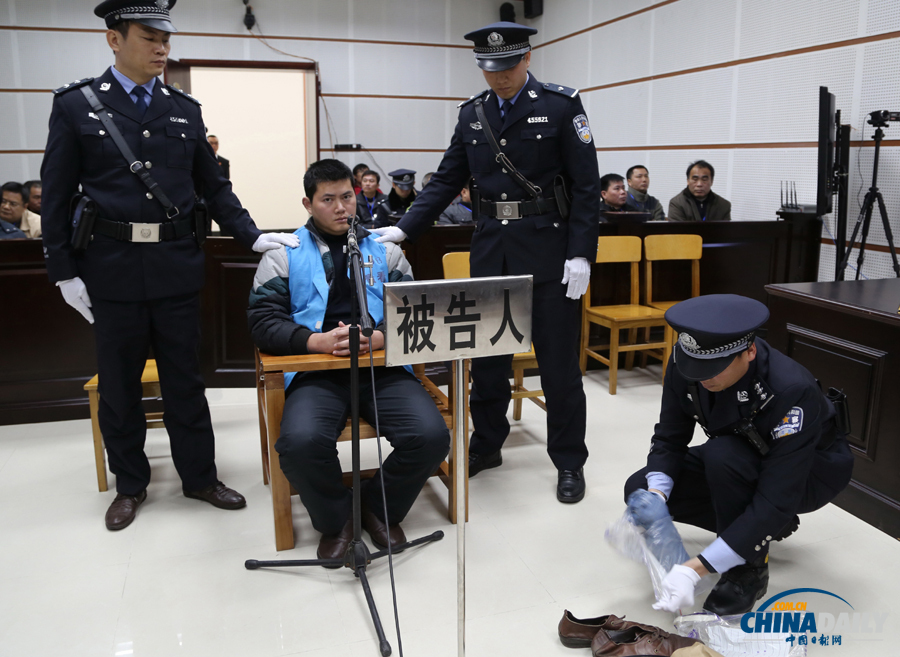 广西平南民警胡平涉嫌持枪故意杀人案一审开庭