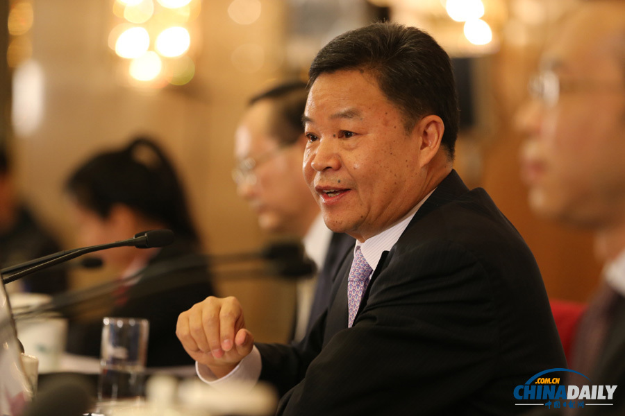 全国政协十二届二次会议举行新闻发布会