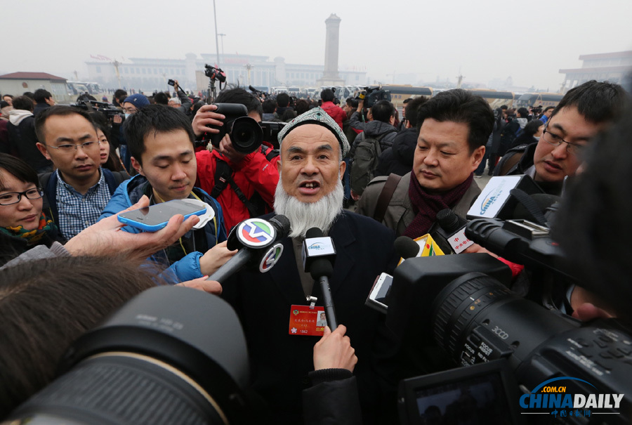全国政协十二届二次会议在京开幕
