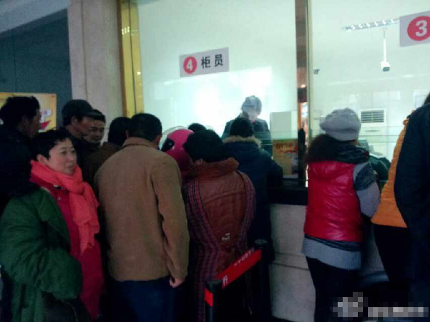 江苏射阳一银行被传倒闭引挤兑潮 调大批现金保供应