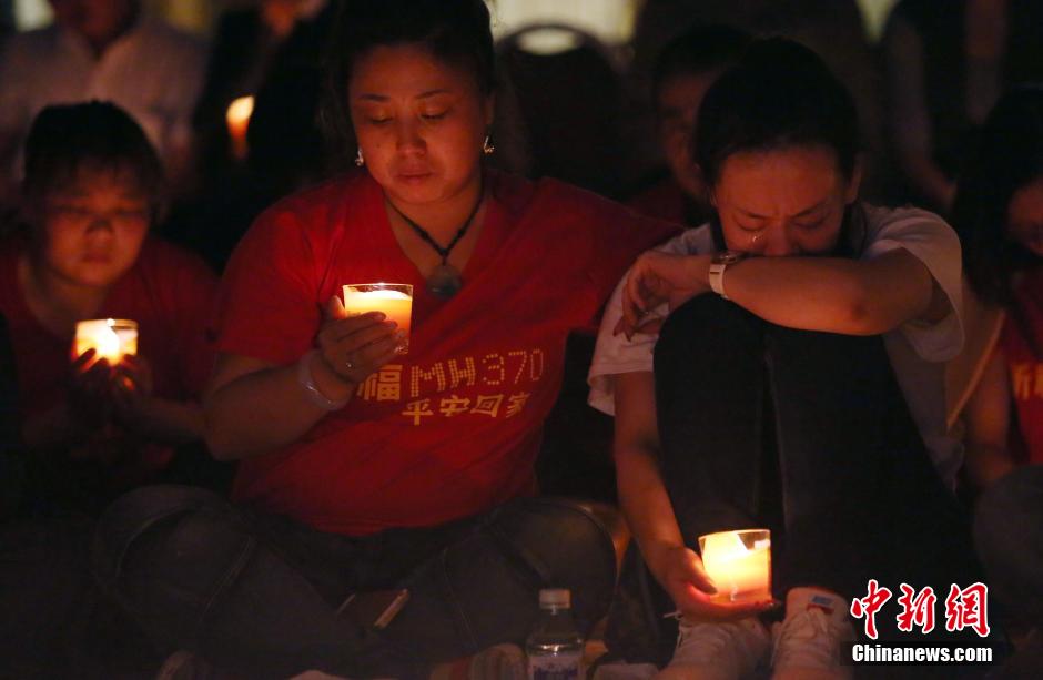 MH370航班失联满月 在京乘客家属举行祈福活动