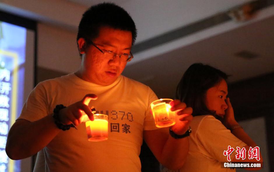 MH370航班失联满月 在京乘客家属举行祈福活动