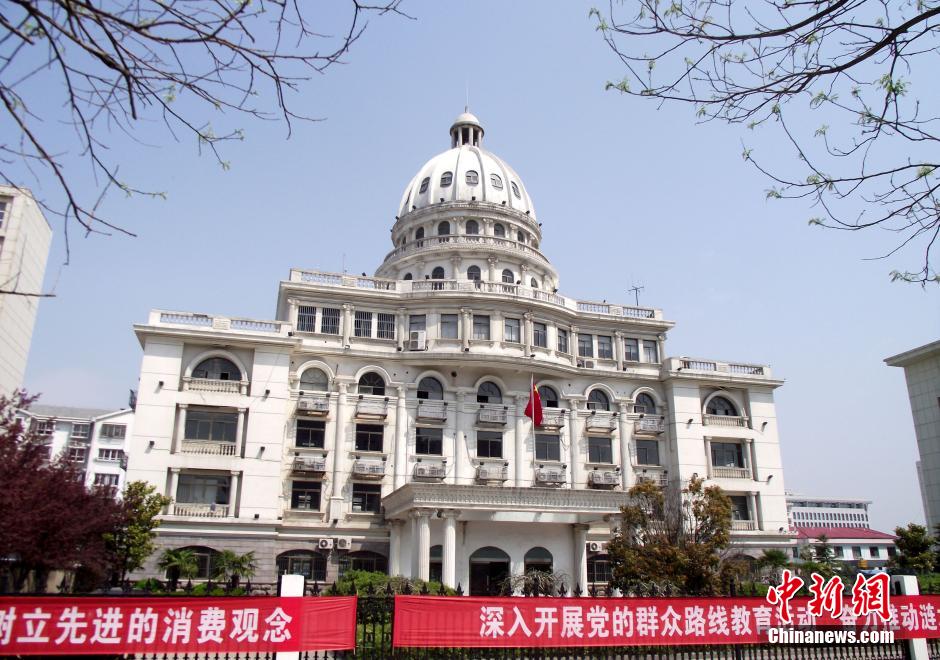 江苏涟水政府办公楼似“山寨”白宫