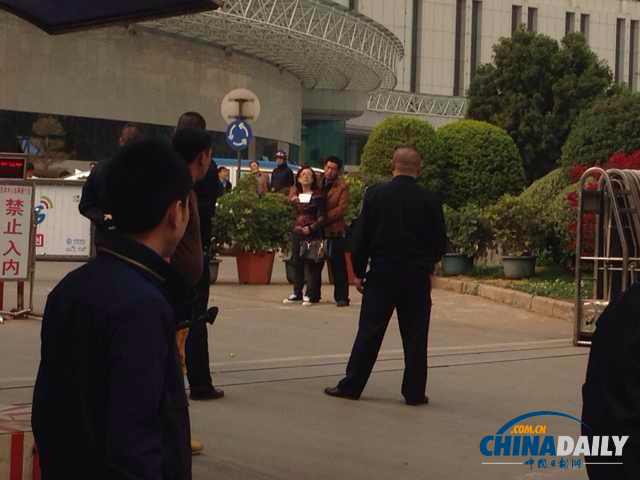 昆明市新闻中心人质劫持事件：人质被成功解救