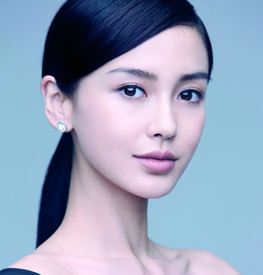 当红混血女星美貌气质大PK