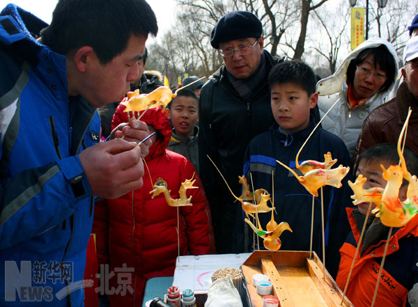北京圆明园首届皇家庙会拉开帷幕