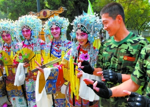 “贵妃”与战士同台竞技（图）
