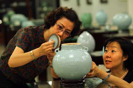 北京合璧兴陶瓷艺术馆迎来世博收藏龙泉青瓷精品