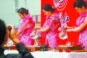 金街飘香“信阳红”