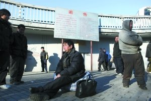 北京农民工受最低工资上涨吸引提前回京