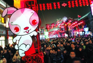 前门灯会人如潮
