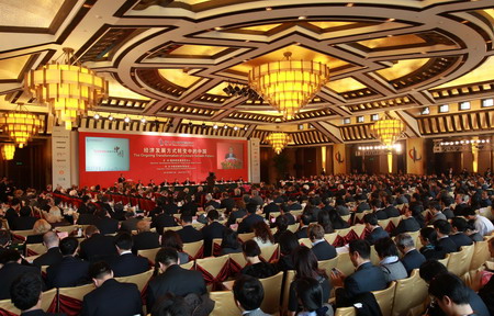 李克强出席第十二届中国发展高层论坛开幕式并致辞