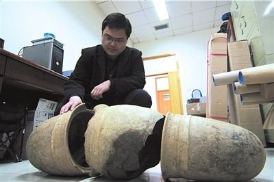 北京昌平一村民在自家院内挖出战国瓮棺