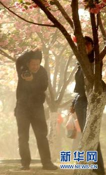 我国沙尘天气减弱 未来两天北方将下降6-8℃