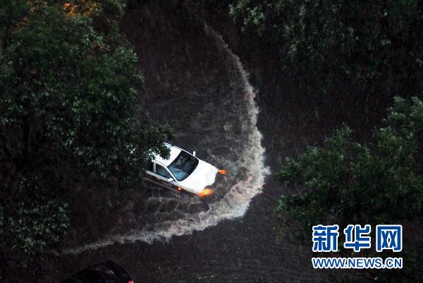 罕见暴雨冲击北京 官方释疑积水原因