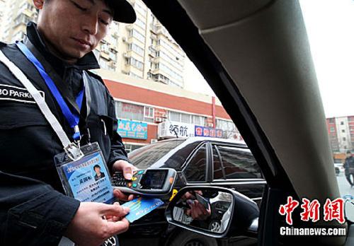 北京停车各方博弈:正规车场车辆锐减 黑车场日子滋润