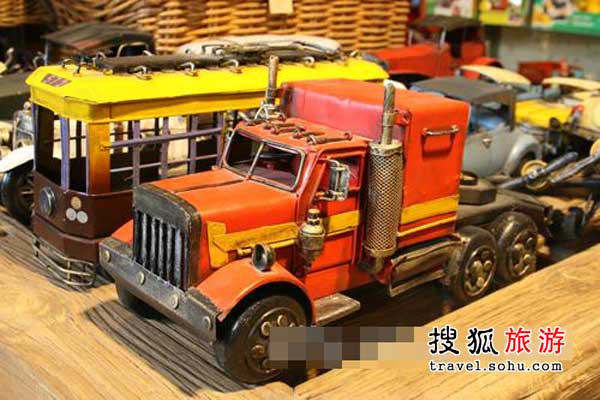 大人小孩一起来淘宝 爬客玩具店里忆童年