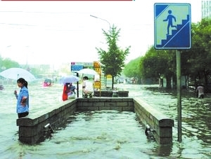 三张北京暴雨“海景图”移花接木（图）