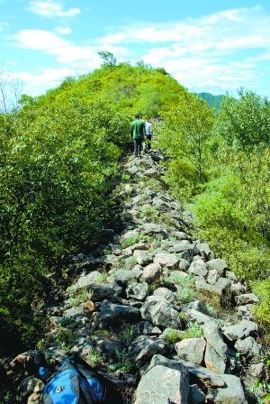 北京昌平山区发现1500年前古长城(图)