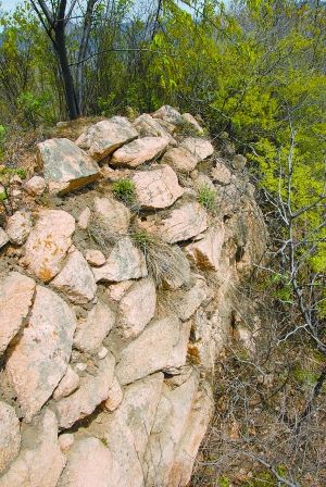 北京昌平山区发现1500年前古长城(图)