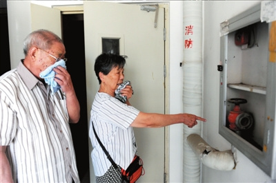 北京一高层住宅起火 消防栓没水成摆设