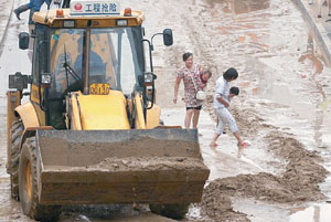 北京自来水管爆裂 中关村大街湍流成河(图)