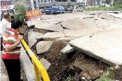 北京降暴雨部分地区地面塌陷 共测雷击八千多次