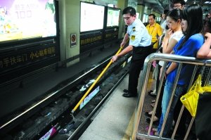 记者体验北京地铁拥堵:每个高峰都是场战役(图)