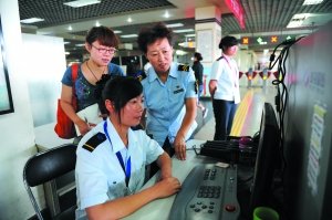 记者体验北京地铁拥堵:每个高峰都是场战役(图)