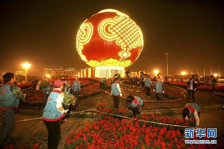 天安门广场70余万盆鲜花迎国庆