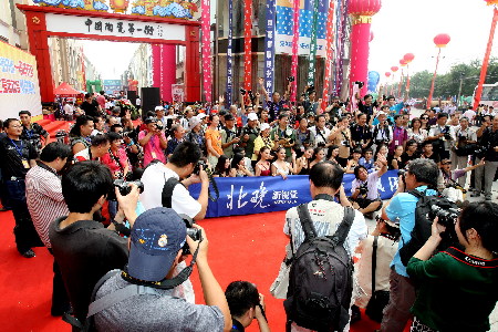 视觉达人街拍首秀 200京城影友聚焦陶瓷与家