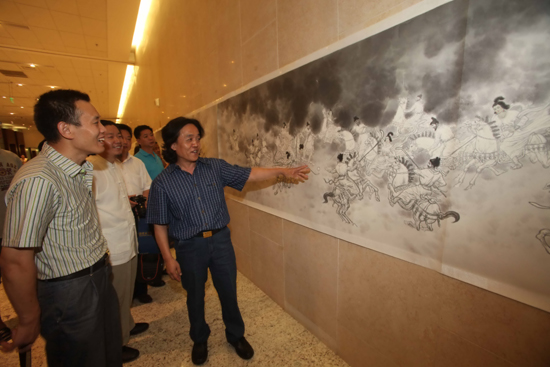 《中华体育图》诗书画长卷为奥运喝彩