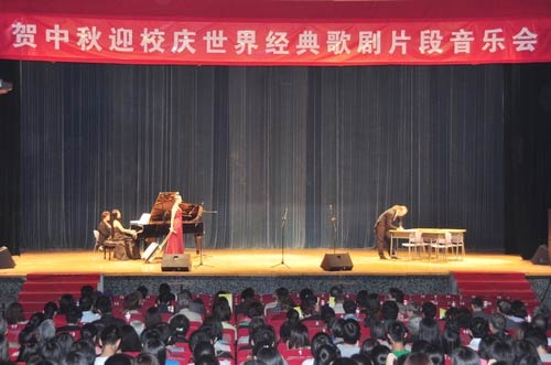 北外举办世界经典歌剧片段音乐会
