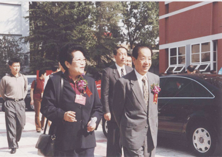 钱其琛参加六十周年校庆