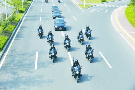 国宾护卫队上演摩托芭蕾