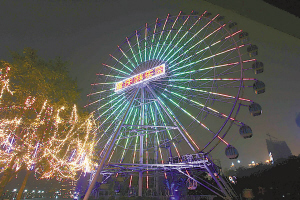 重庆首个夜景公园开放 晚上去坐摩天轮看夜景