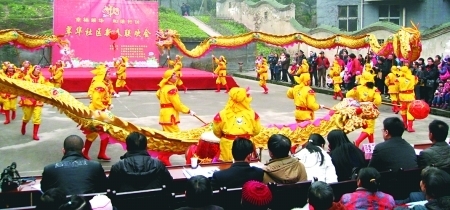 国旗灯笼玉兔中国结 重庆全城飘满年味