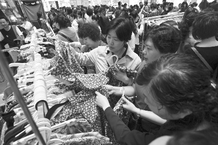 棉价飙涨 记者调查:新上市春装价格普涨一两成