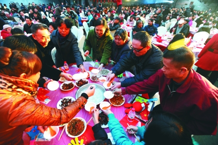 宋祖英晚会变魔术赵本山拉小提琴