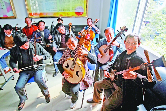 南岸冲刺全国文明城区 万名志愿者启动文明大劝导