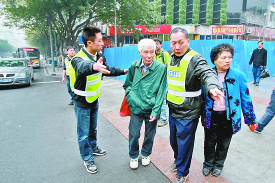 南岸冲刺全国文明城区 万名志愿者启动文明大劝导