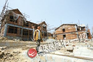 亿万富翁修别墅群 赠送给35户乡邻