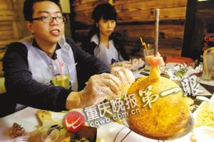 观音桥有家手抓餐厅 不用筷子用手抓食物 你能习惯吗
